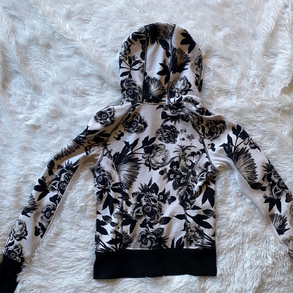 Lululemon Scuba Jacket - Picture 4 of 5